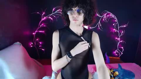 Noah Xtar online show from November 10, 2025, 2:43 am