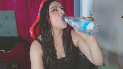 Noamartin online show from December 3, 2025, 9:57 pm