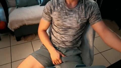 nobudget06 online show from November 4, 2025, 2:27 pm