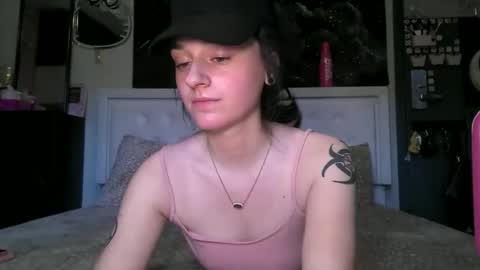Snapshot of noelle1229 chatting on March 23, 2026, 5:06 pm Noelle online show from March 23, 2026, 5:06 pm