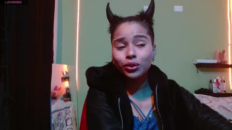 Noha Thomson online show from March 5, 2025, 4:13 am