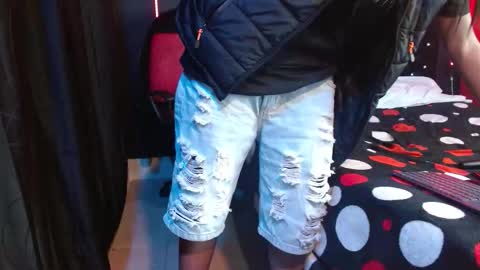 Noha Thomson online show from December 5, 2025, 3:04 am