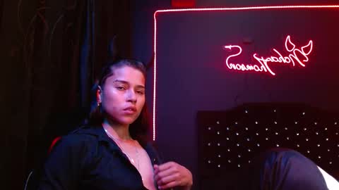 Snapshot of noha_thomson chatting on December 23, 2025, 3:15 am Noha Thomson online show from December 23, 2025, 3:15 am