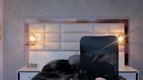 Snapshot of nohemi_louse chatting on November 19, 2025, 7:03 pm Nohemi online show from November 19, 2025, 7:03 pm