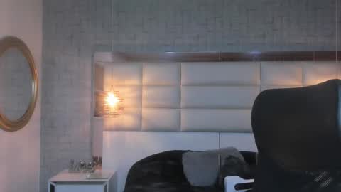 Snapshot of nohemi_louse chatting on November 26, 2025, 10:33 pm Nohemi online show from November 26, 2025, 10:33 pm