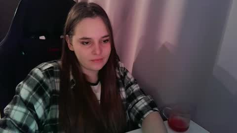 noir_ember_ online show from October 24, 2025, 1:40 pm