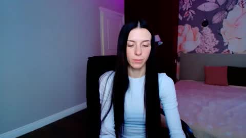 Snapshot of noirdiva chatting on April 9, 2026, 12:21 pm NoirDiva online show from April 9, 2026, 12:21 pm