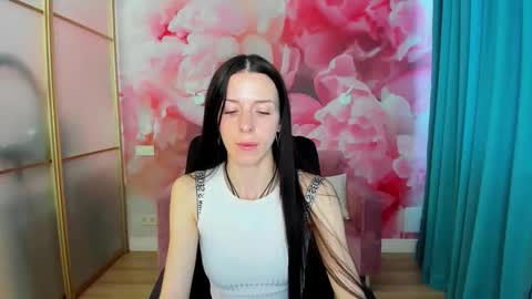 Snapshot of noirdiva chatting on May 19, 2026, 5:58 am NoirDiva online show from May 19, 2026, 5:58 am