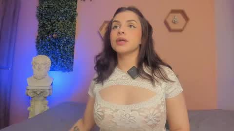 Snapshot of noirselene chatting on May 6, 2026, 11:54 pm -help me to reach 100 thumbs up online show from May 6, 2026, 11:54 pm
