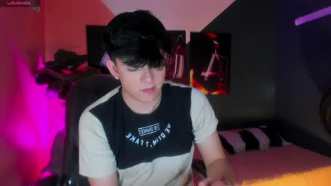 Snapshot of nolan_twink chatting on December 13, 2024, 4:11 am Nolan online show from December 13, 2024, 4:11 am