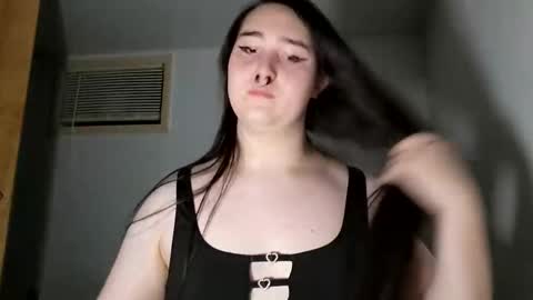 Snapshot of nonbinarybeauty20 chatting on February 4, 2026, 2:50 am nonbinarybeauty20 online show from February 4, 2026, 2:50 am