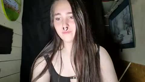 Snapshot of nonbinarybeauty20 chatting on March 19, 2026, 9:35 am nonbinarybeauty20 online show from March 19, 2026, 9:35 am