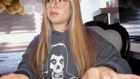 Snapshot of noorthernlightss chatting on November 5, 2025, 7:03 pm Ara online show from November 5, 2025, 7:03 pm