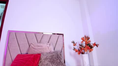 Snapshot of nora_dasilva chatting on December 14, 2024, 12:44 am Nora Da Silva online show from December 14, 2024, 12:44 am