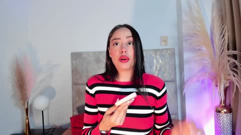 Snapshot of nora_dasilva chatting on February 5, 2025, 1:15 am Nora Da Silva online show from February 5, 2025, 1:15 am