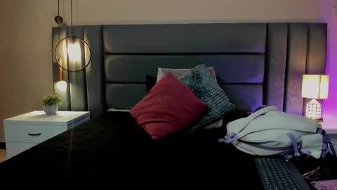 Nora Da Silva online show from October 14, 2025, 1:23 pm