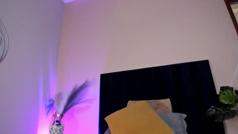 Nora Da Silva online show from November 22, 2025, 1:15 am