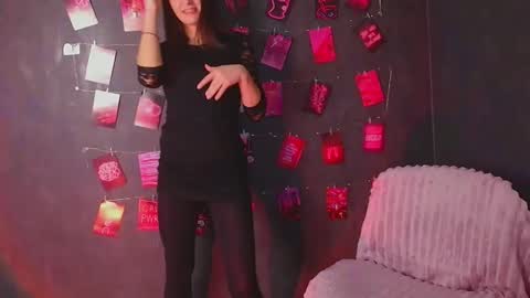 Snapshot of nora_n chatting on December 22, 2025, 12:29 am Nora online show from December 22, 2025, 12:29 am