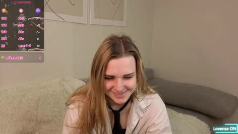 Snapshot of noradunn chatting on April 8, 2026, 10:15 am Elina online show from April 8, 2026, 10:15 am