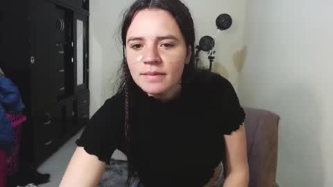 Snapshot of noreen_ chatting on February 8, 2025, 2:27 pm noreen_ online show from February 8, 2025, 2:27 pm