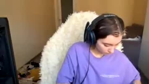 Elena online show from April 17, 2026, 7:22 am