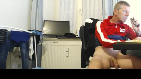 Snapshot of normuc chatting on October 3, 2025, 11:51 am Normuc online show from October 3, 2025, 11:51 am