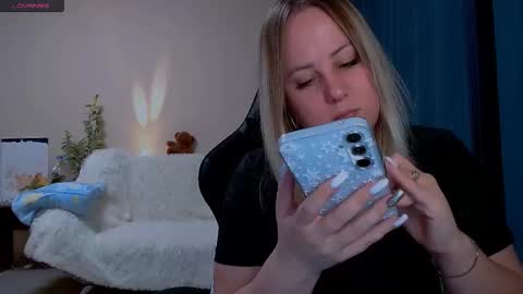 hi glad to chat online show from December 4, 2025, 11:19 am