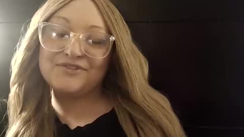 notouchmami online show from September 12, 2025, 6:24 am