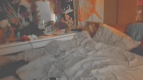 Lucy online show from October 25, 2025, 2:08 am