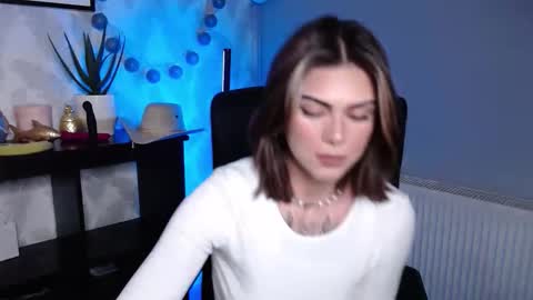 Snapshot of nova_sin chatting on December 16, 2025, 7:57 am Nova online show from December 16, 2025, 7:57 am