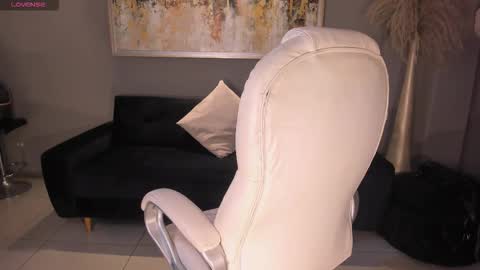 Snapshot of novaspencer chatting on October 25, 2025, 9:09 pm Nova online show from October 25, 2025, 9:09 pm