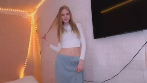 Mia Blake online show from March 27, 2026, 4:40 pm