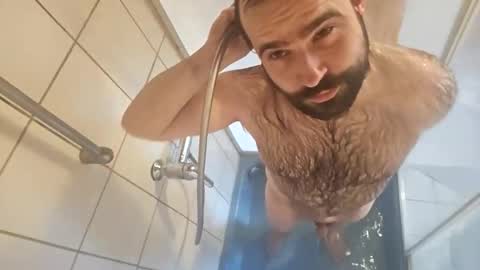 Snapshot of nudechiller chatting on December 18, 2025, 8:20 am Vinz... online show from December 18, 2025, 8:20 am