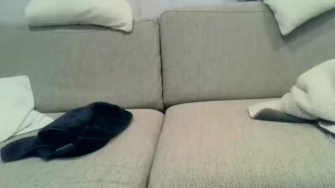 Nudelounger online show from December 14, 2025, 3:39 pm