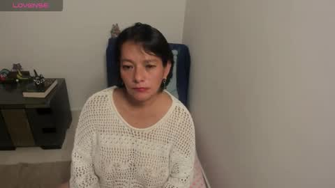 nuit_rose online show from November 18, 2025, 2:28 am