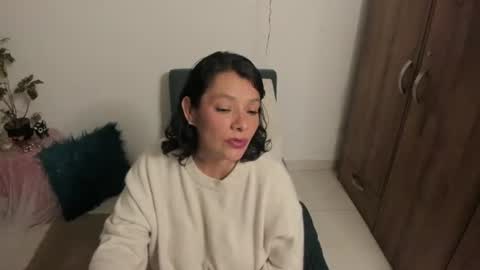 nuit_rose online show from June 28, 2026, 1:11 am