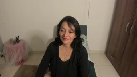 nuit_rose online show from July 14, 2026, 2:05 am