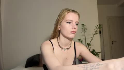 Snapshot of nura_foxx chatting on May 10, 2026, 1:22 am nura_foxx online show from May 10, 2026, 1:22 am