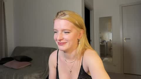 Snapshot of nura_foxx chatting on June 28, 2026, 12:38 am nura_foxx online show from June 28, 2026, 12:38 am
