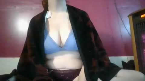 Snapshot of nuthin2cee chatting on December 4, 2025, 5:17 am nuthin2cee online show from December 4, 2025, 5:17 am