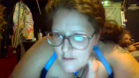 nutthousefunnyfarm online show from December 19, 2025, 4:08 am