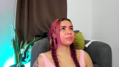 Nia online show from October 20, 2025, 2:01 am