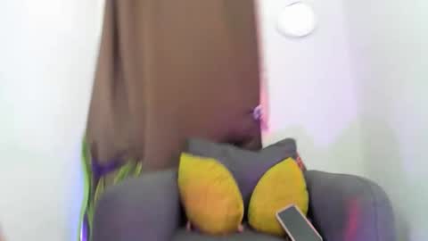 Nia online show from April 14, 2026, 5:02 am