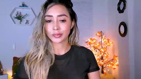 Snapshot of nycole_1988 chatting on December 11, 2024, 1:37 am Nycole online show from December 11, 2024, 1:37 am