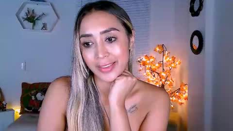 Snapshot of nycole_1988 chatting on December 13, 2024, 5:49 am Nycole online show from December 13, 2024, 5:49 am