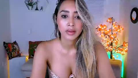 Snapshot of nycole_1988 chatting on December 19, 2024, 2:34 am Nycole online show from December 19, 2024, 2:34 am