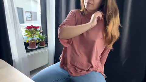 Snapshot of nyconik chatting on January 15, 2025, 6:43 am Nicol online show from January 15, 2025, 6:43 am