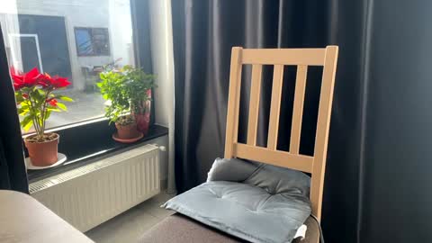 Snapshot of nyconik chatting on March 5, 2025, 12:22 pm Nicol online show from March 5, 2025, 12:22 pm