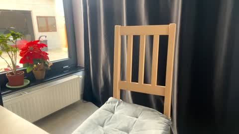 Snapshot of nyconik chatting on October 21, 2025, 7:09 am Nicol online show from October 21, 2025, 7:09 am