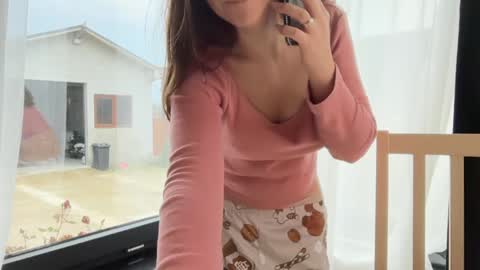 Snapshot of nyconik chatting on December 5, 2025, 12:36 pm Nicol online show from December 5, 2025, 12:36 pm